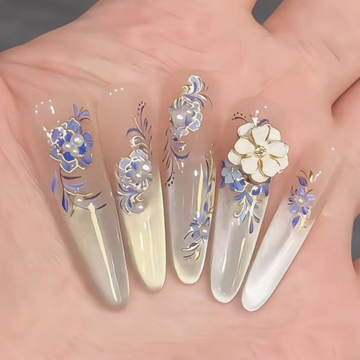 Nail art set with floral 3D applications and elegant shine Stornfield
