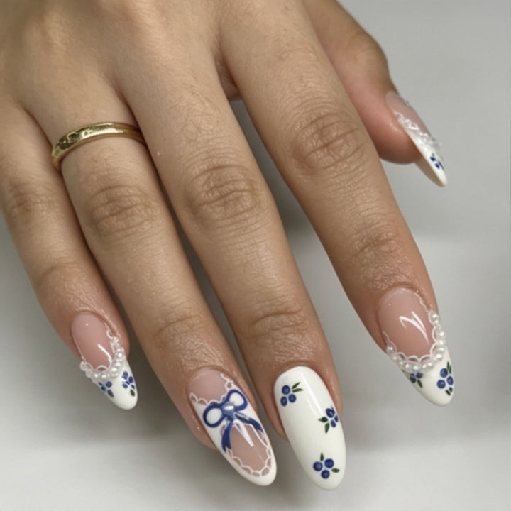 Artificial Nails in Romantic Flower Design Stornfield