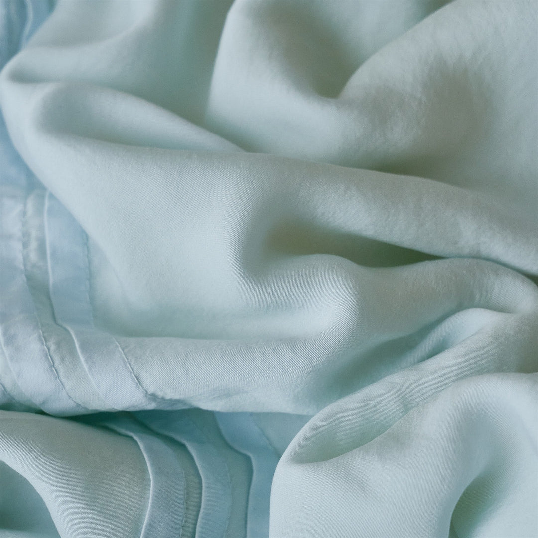 Linen bedding set with fine tucks and washed linen look