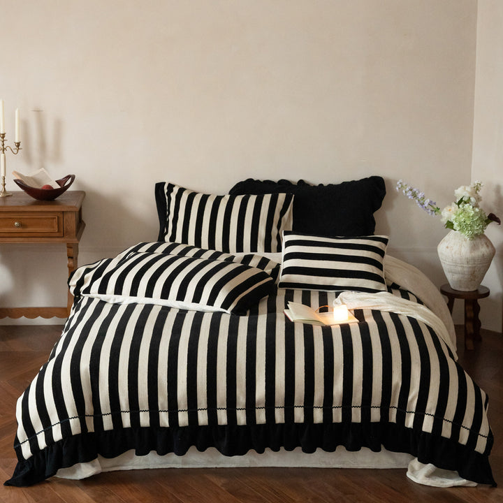 Striped bedding set made of cotton-linen with ruffles and pillow