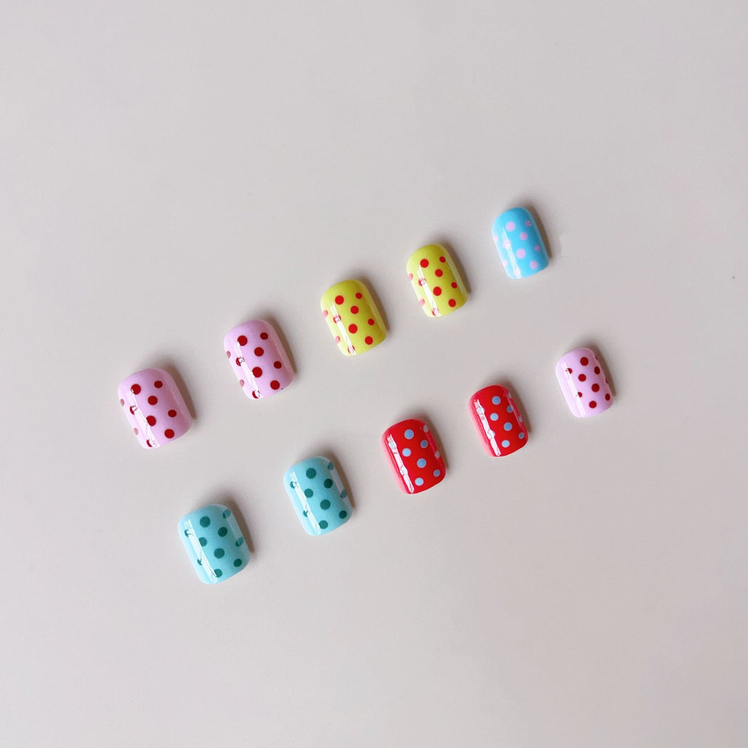 Artificial nail set with colorful dots and cheerful designs Stornfield