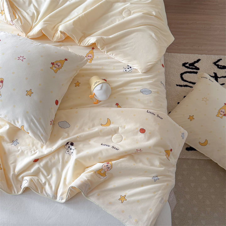 Children's bedding set made of cotton mix with quilted lightweight blanket and star cartoon motif