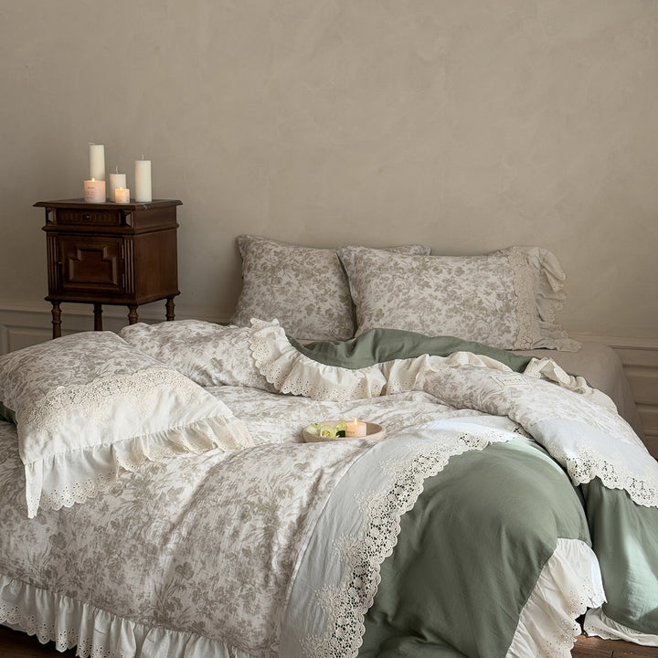 Bedding set in vintage country house style made of cotton-linen blend with lace trim Stornfield