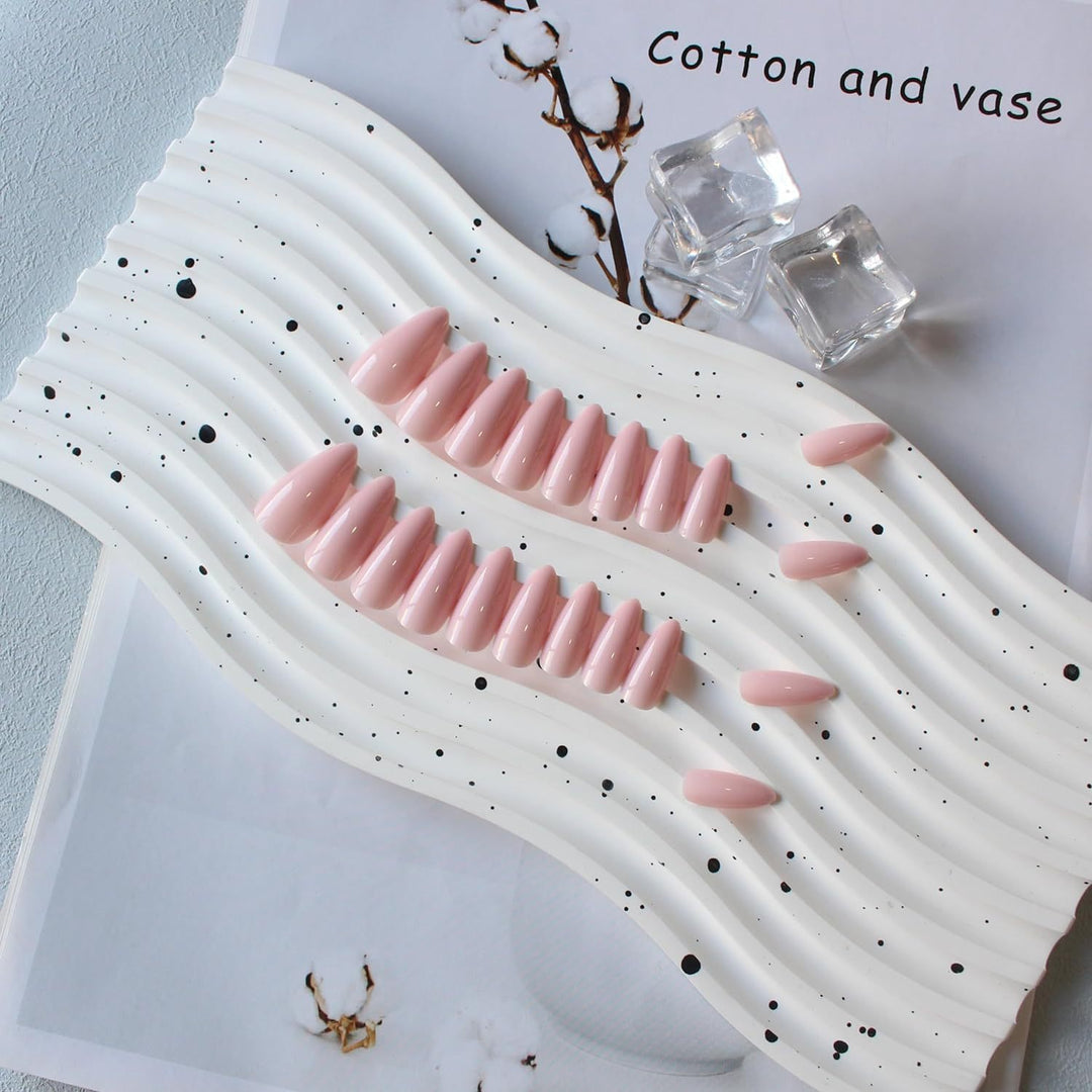 Artificial nail set in elegant stiletto shape Stornfield