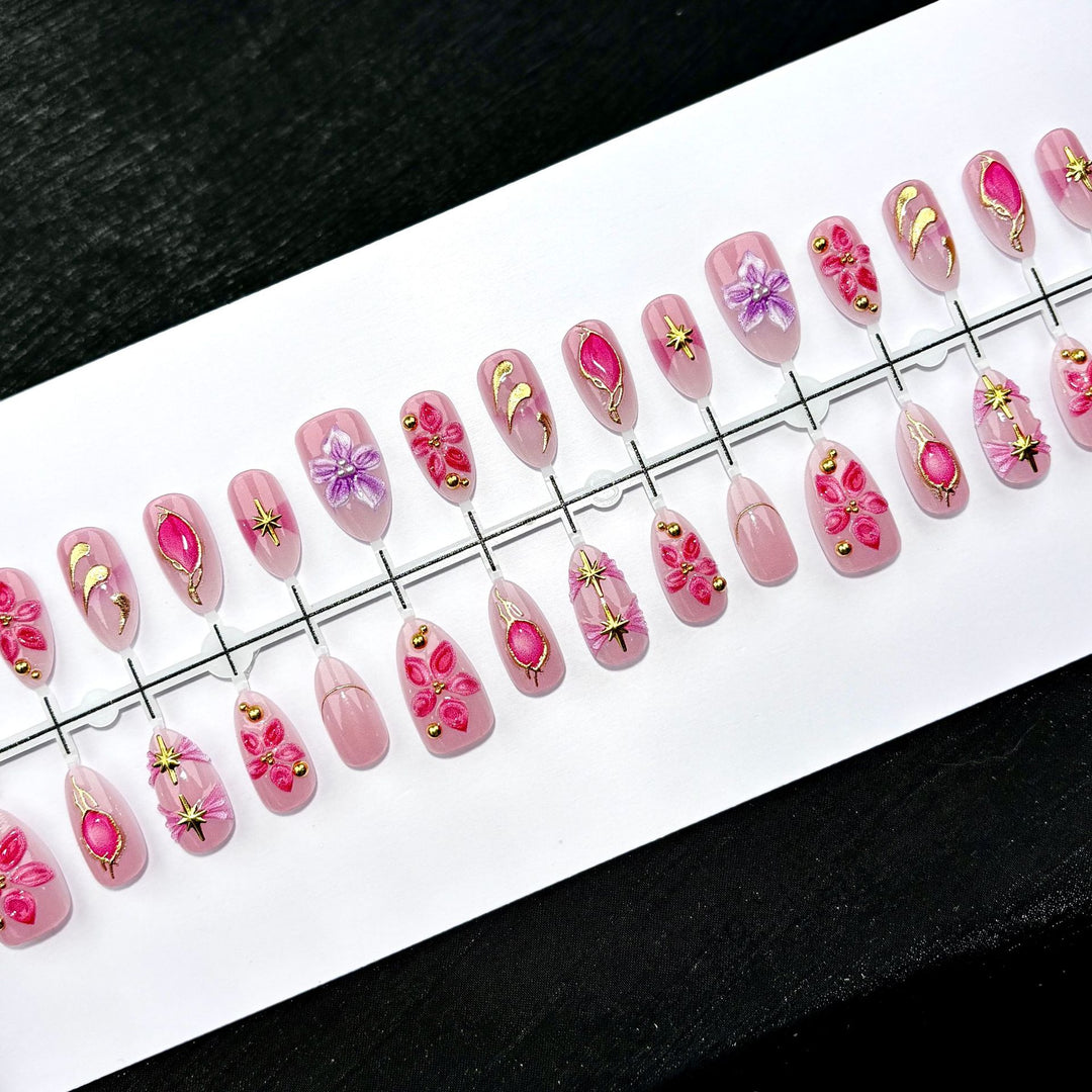 Artistic Floral-Embellished Press-On Nail Set 1790745419