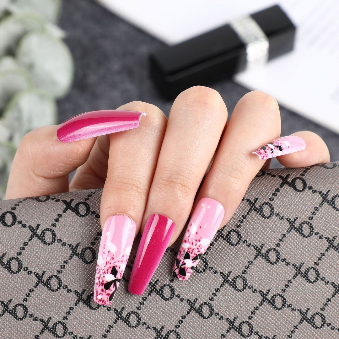 Artificial nails with floral and glittering accent Stornfield