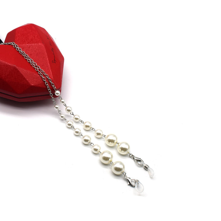 Elegant Pearl and Silver Eyewear Chain Stornfield