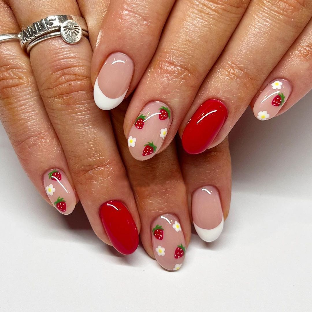 Strawberry-Themed Decorative Nail Art Stornfield
