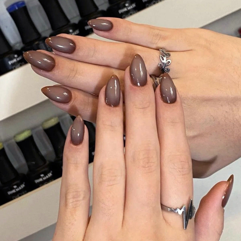Artful nail extensions in elegant banana design Stornfield