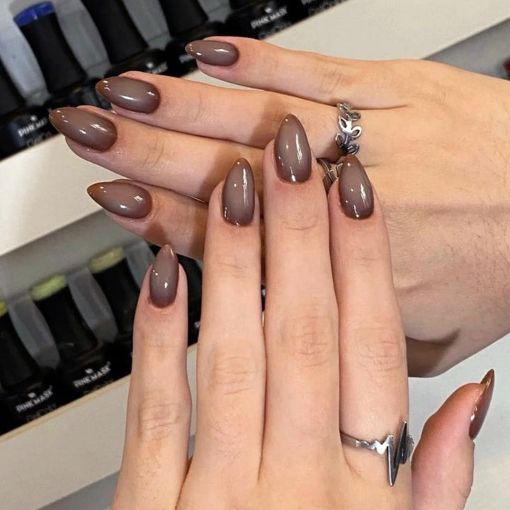 Artful nail extensions in elegant banana design Stornfield