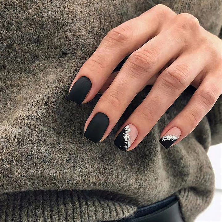 Elegant and fashionable artificial nails Stornfield