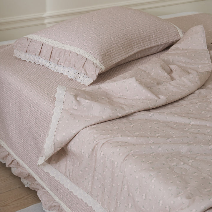 Quilted Floral Cotton Bedspread Set with Eyelet Lace Ruffled Pillowcase