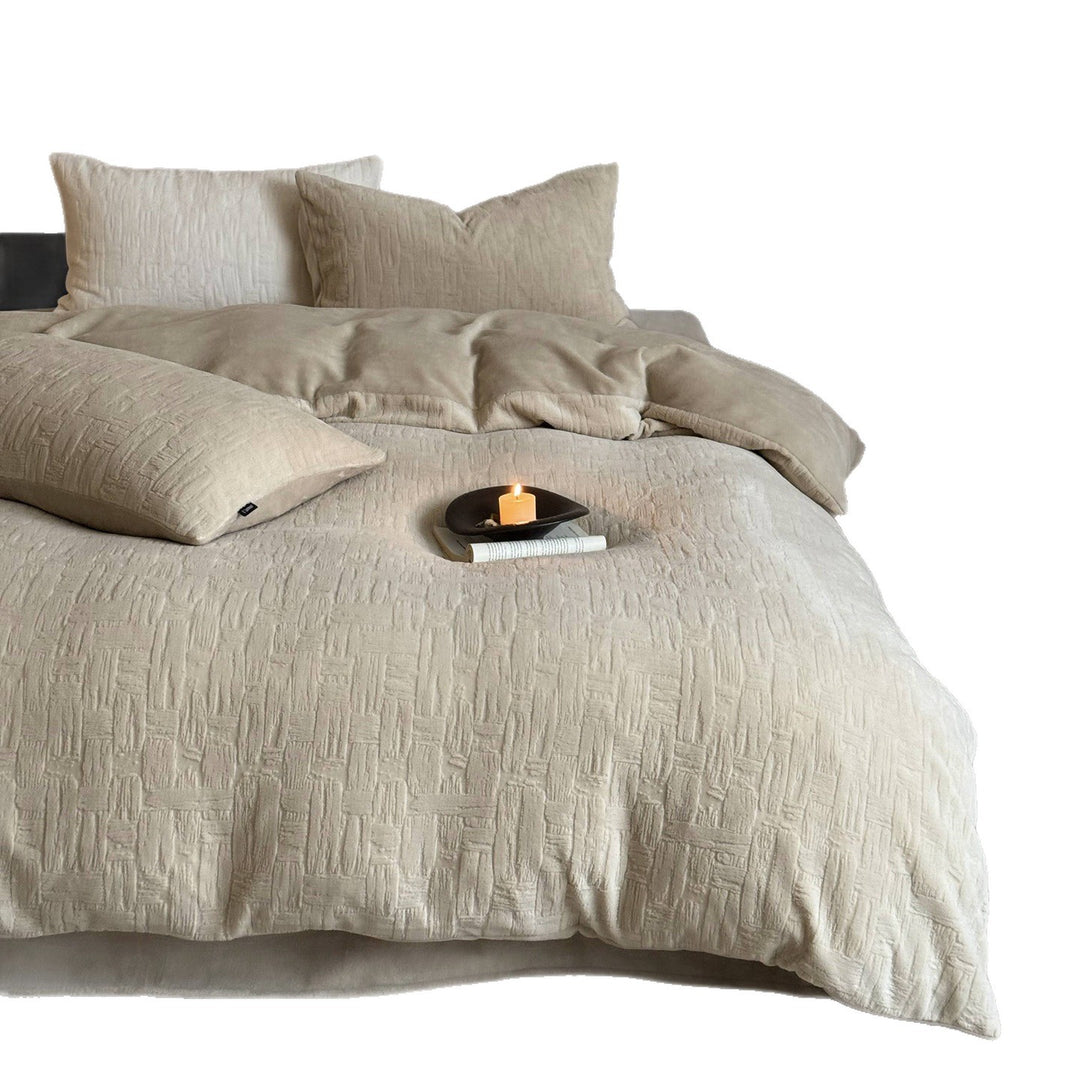 Bedding set with ruffle and fine quilted texture