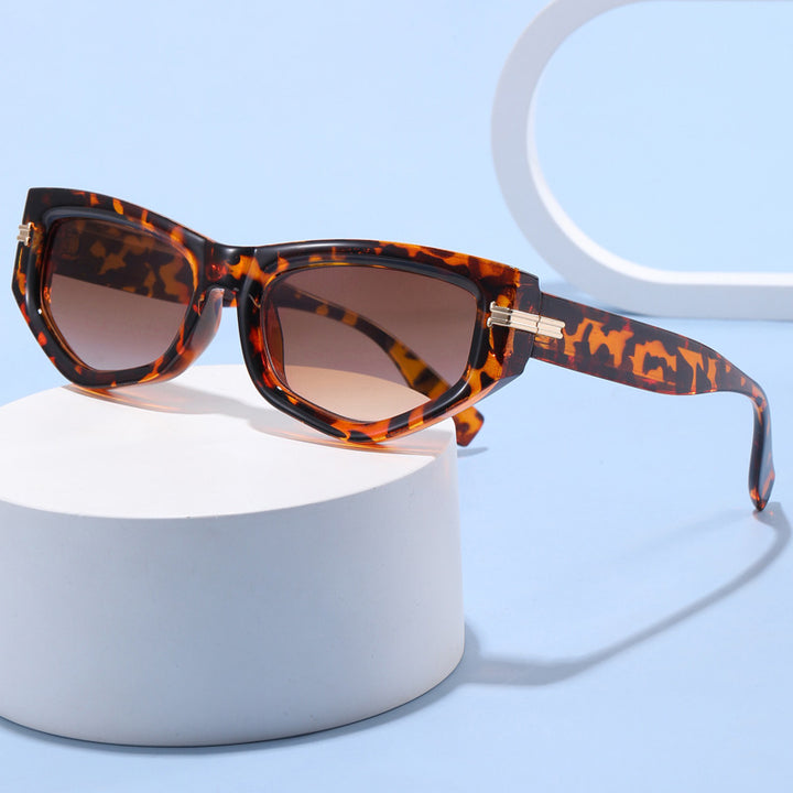 Women's trendy Cat-Eye sunglasses with painted frame and accentuated metal details Stornfield