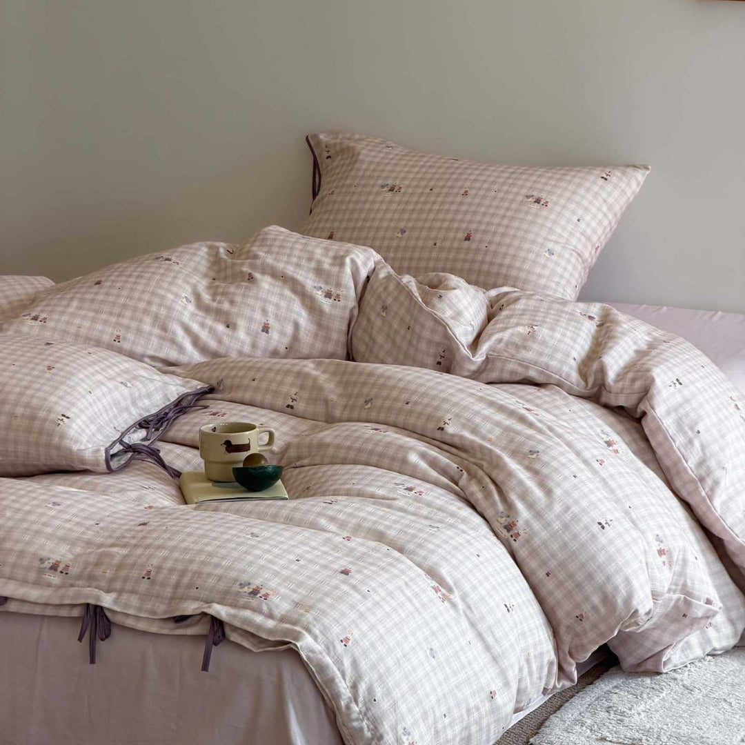 Cozy bedding set made of cotton percale with fine Vichy check and bow decoration