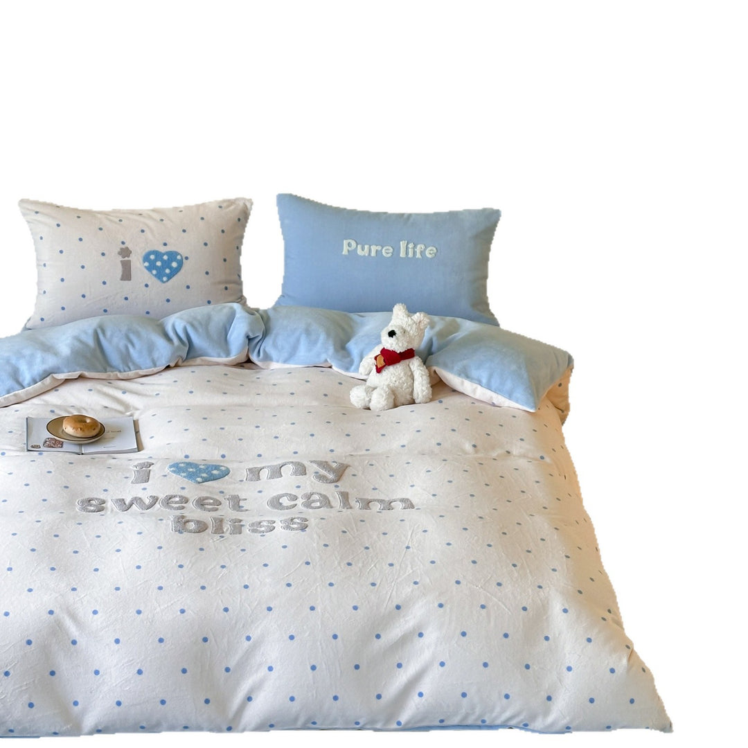 Playful bedding set made of soft cotton satin with embroidered letter appliqués