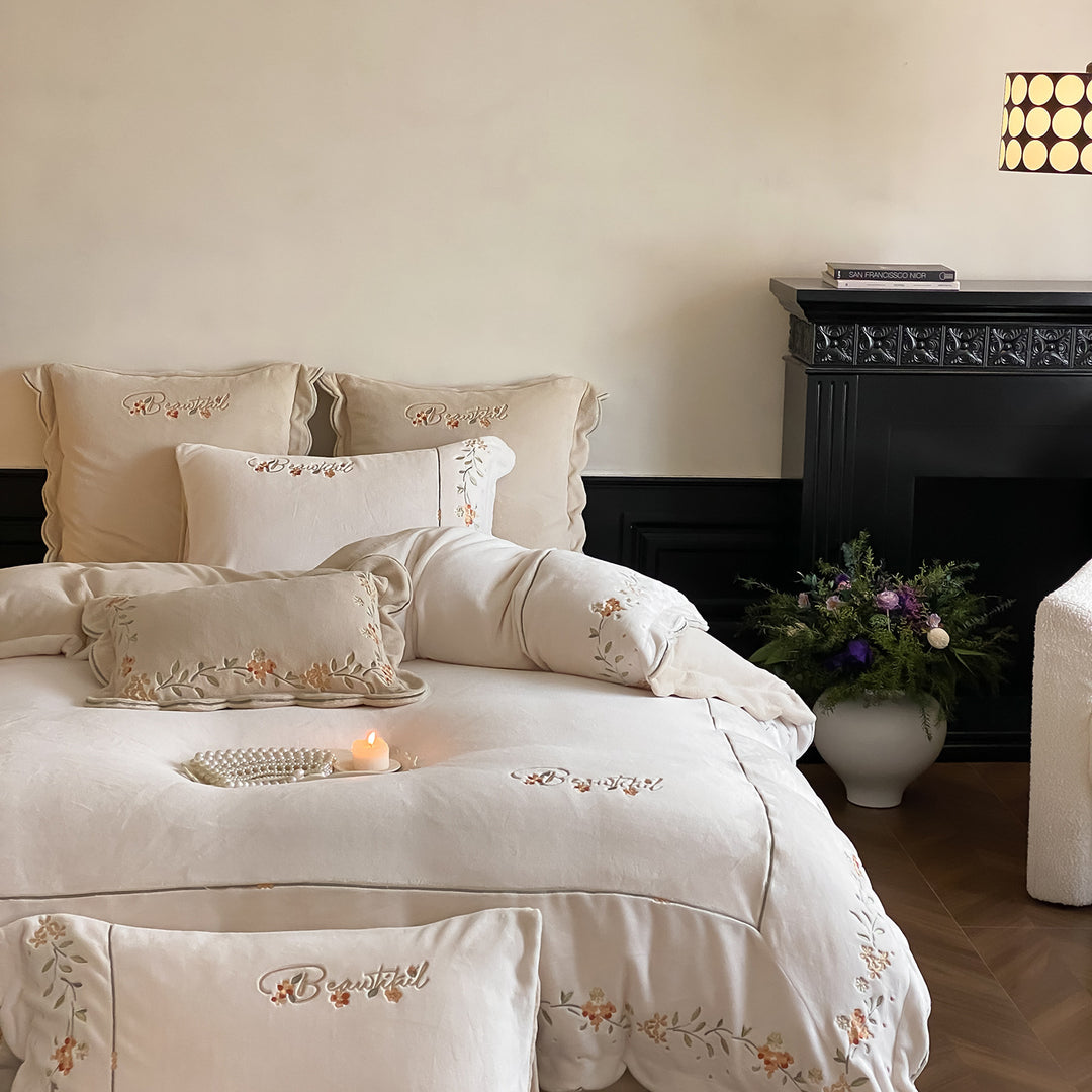 Luxury Embroidered Cotton Sateen Duvet Cover Set with Scalloped Edge Pillow Shams