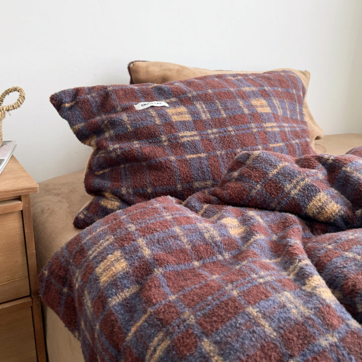 Cozy Plaid Fleece Blanket Set