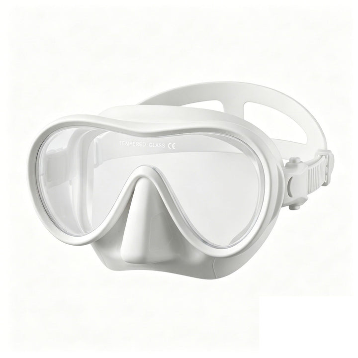 Diving mask with ergonomic design and wide field of vision Stornfield