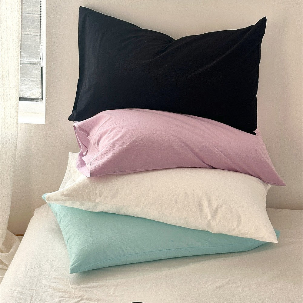 Cushion cover made of soft cotton percale with hidden zipper