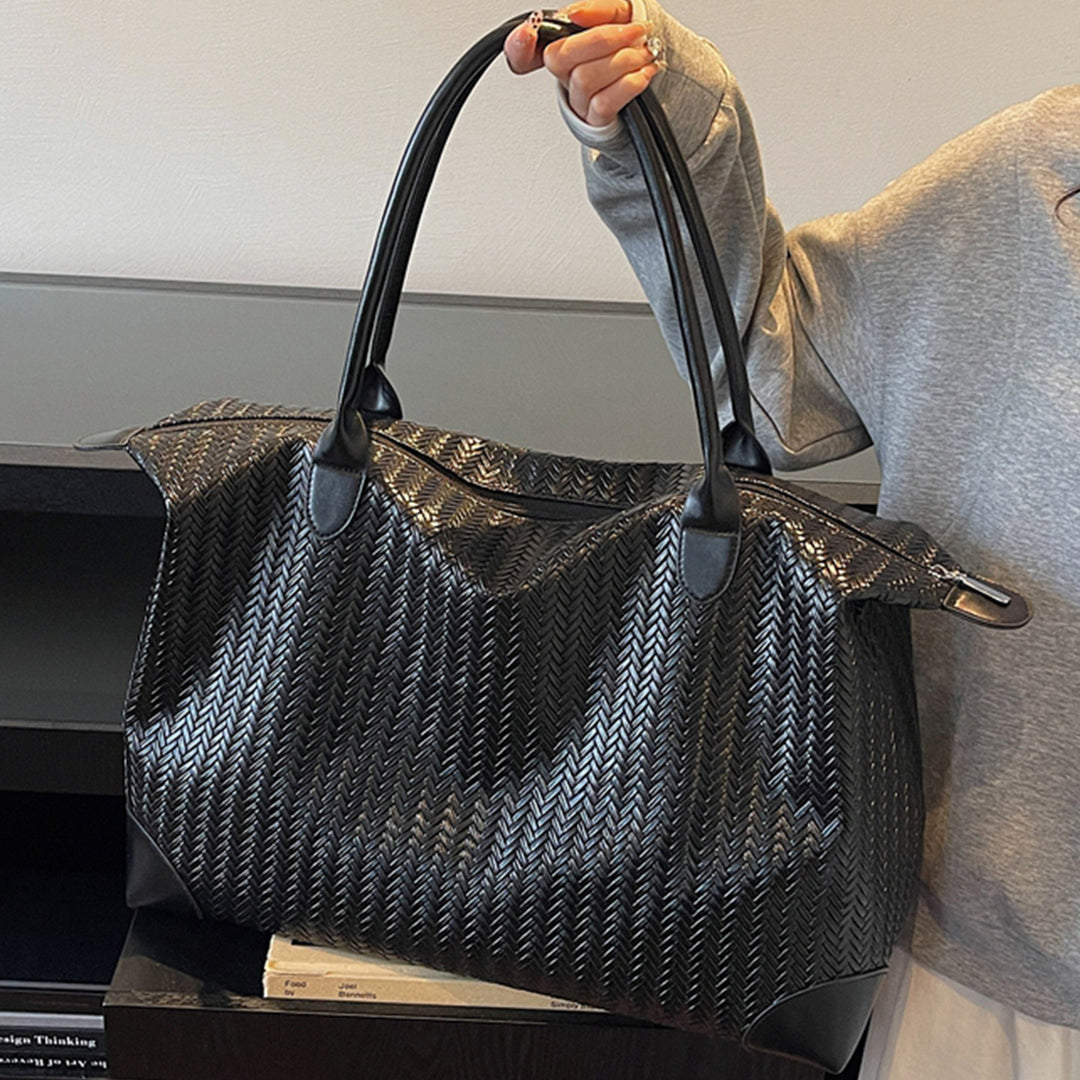 Luxurious Travel Bag In Modern Zigzag Pattern Stornfield