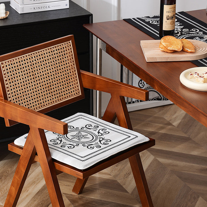 Reversible padded chair cushion with ties
