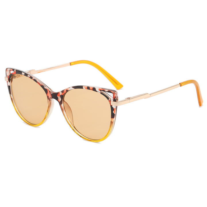 Ladies trendy cat-eye sunglasses with mirrored lenses Stornfield