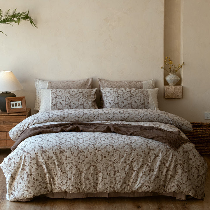 Elegant bedding set made of cotton satin with delicate flower jacquard structure and lace embroidery detail