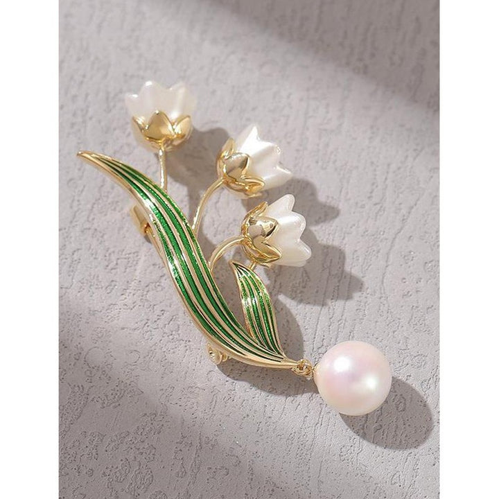 Elegant flower brooch with pearl pendant Stornfield