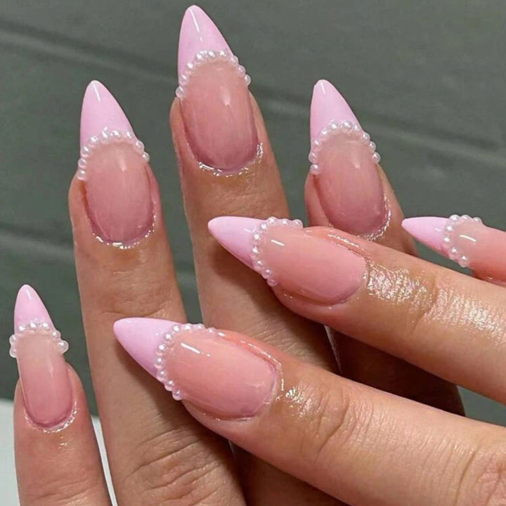 Nail set with elegant pearl design Stornfield