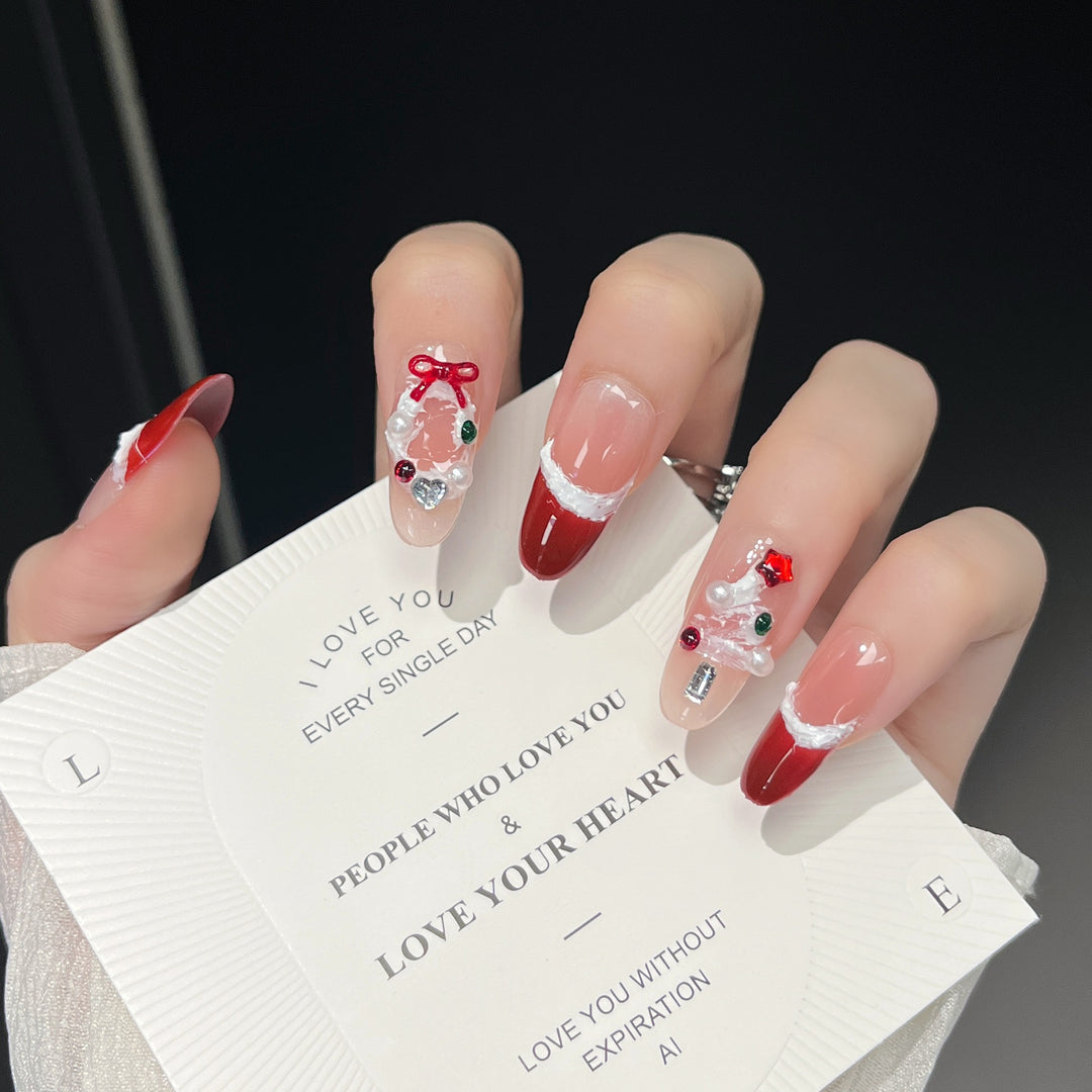 Holiday-Themed Press-On Nail Art Stornfield