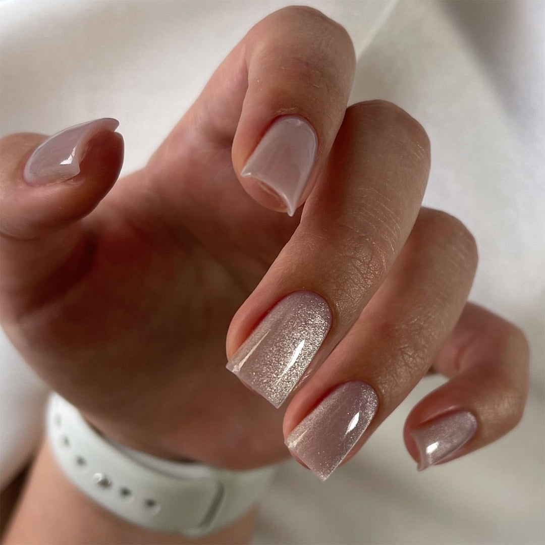 Artificial nail art with elegant shine Stornfield