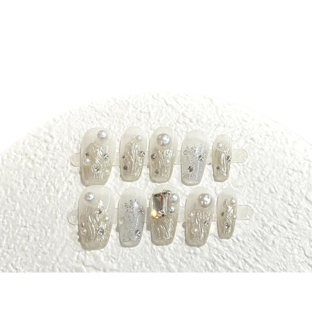 Elegant Pearl and Rhinestone Press-On Nail Set