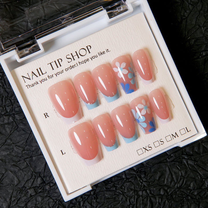 Press-On Nail Art Set with Elegant Floral Designs