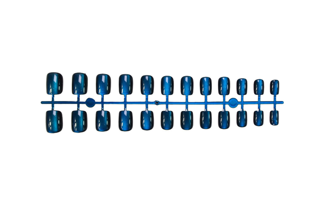 Acrylic nail set with exclusive ombre design and shimmering shine Stornfield