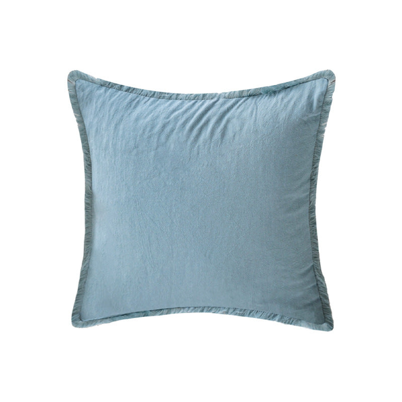 Luxurious cushion with fringes