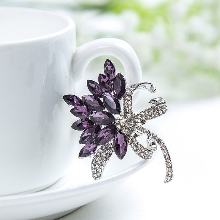 Sparkling brooch with floral design Stornfield