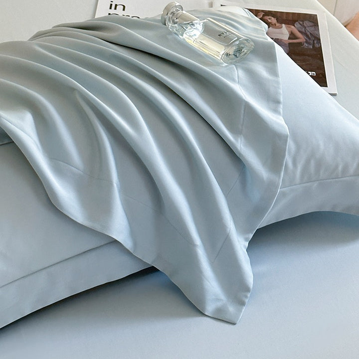 Luxurious silk-soft pillowcase made of satin with anti-wrinkle effect