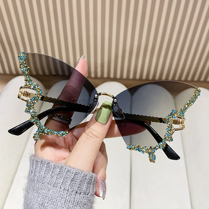 Ladies extravagant Cat-Eye sunglasses with dazzling rhinestone embellishments Stornfield