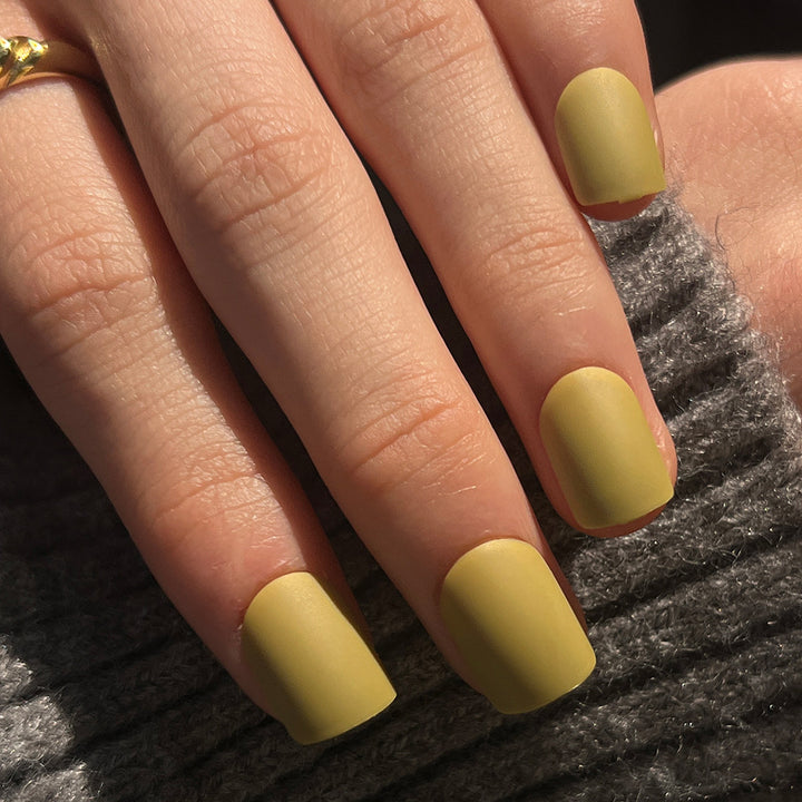 Artificial nail art with matte finish Stornfield