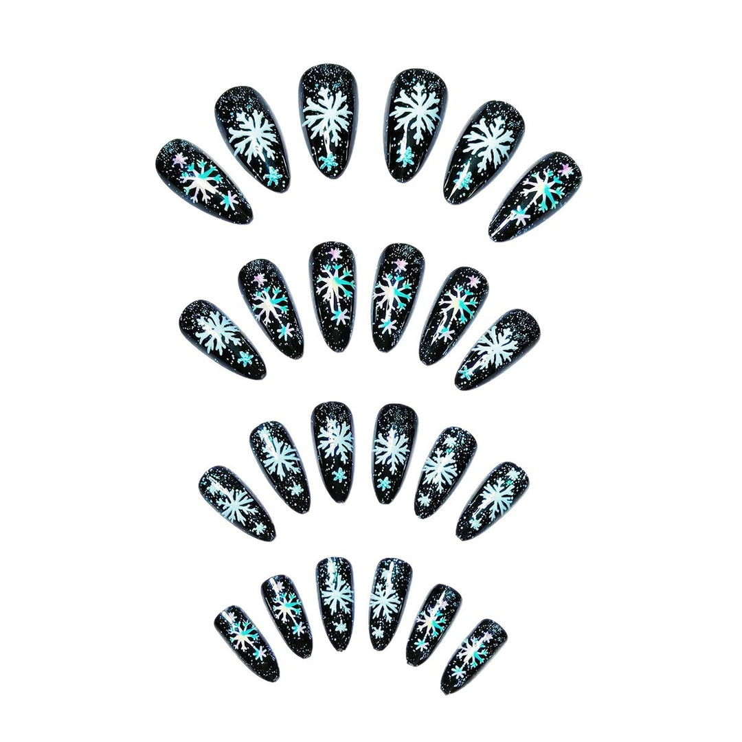 Artificial nails with shimmering snow crystal motif Stornfield