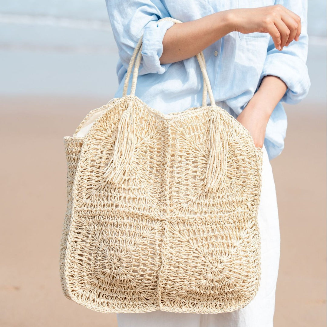 Spacious handbag made of braided natural material with fringes Stornfield