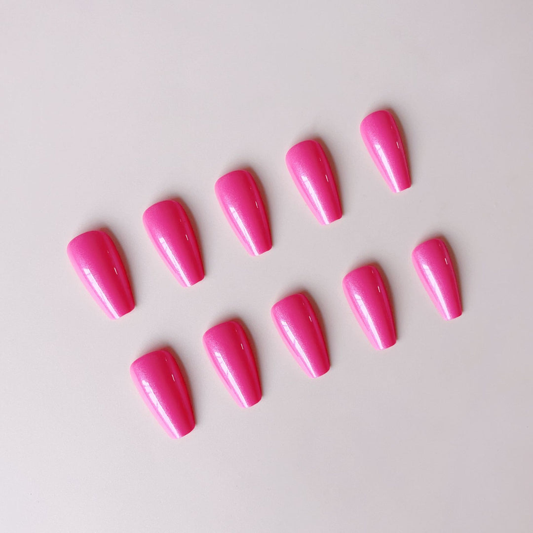 Artificial nail set with glossy finish and stylish elongated tips Stornfield