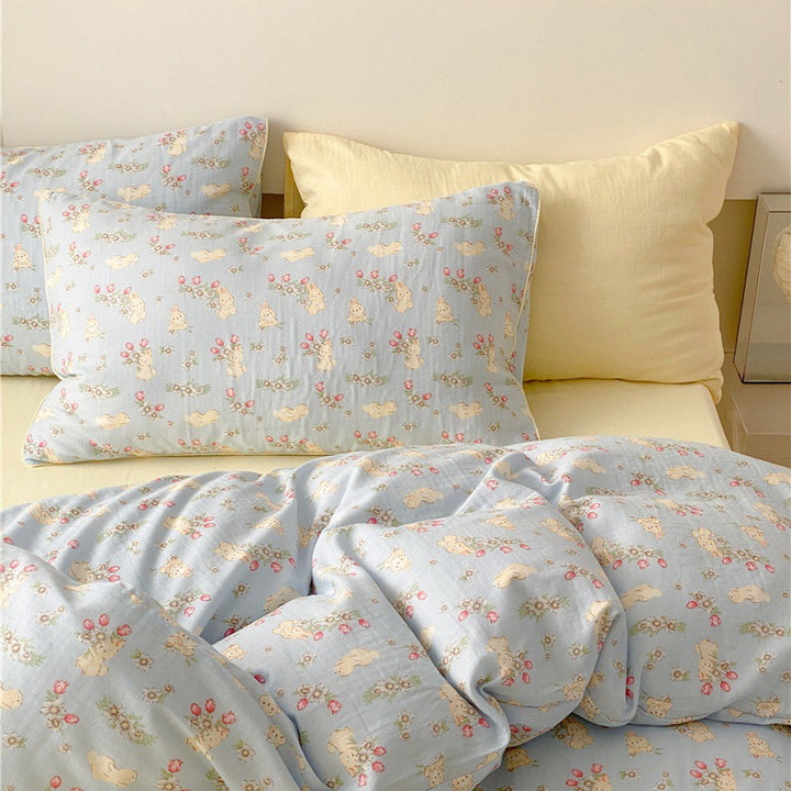 Playful bed linen set made of cotton percale with peach print and reversible function