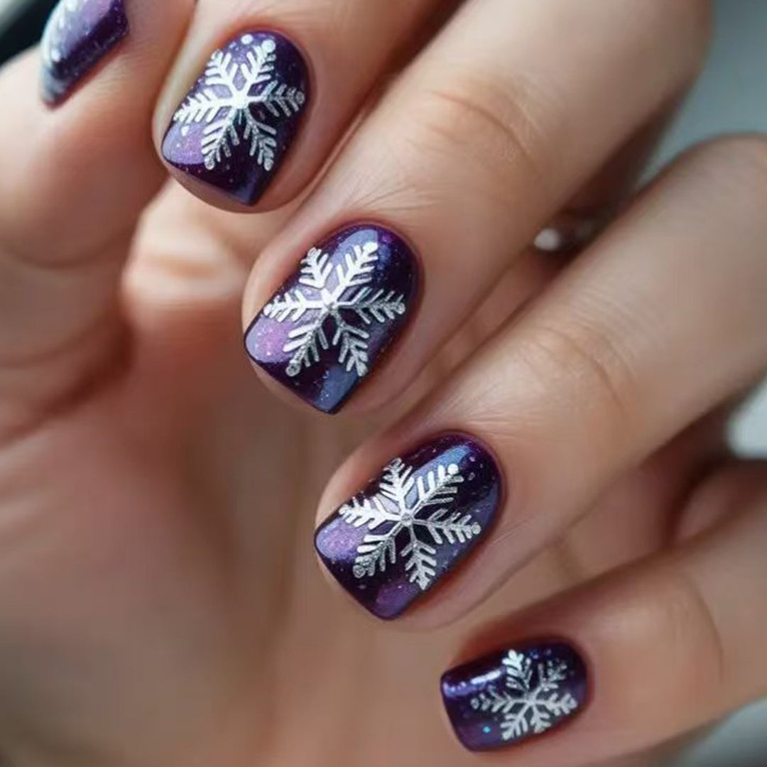 Artificial nails with festive snowflake design Stornfield