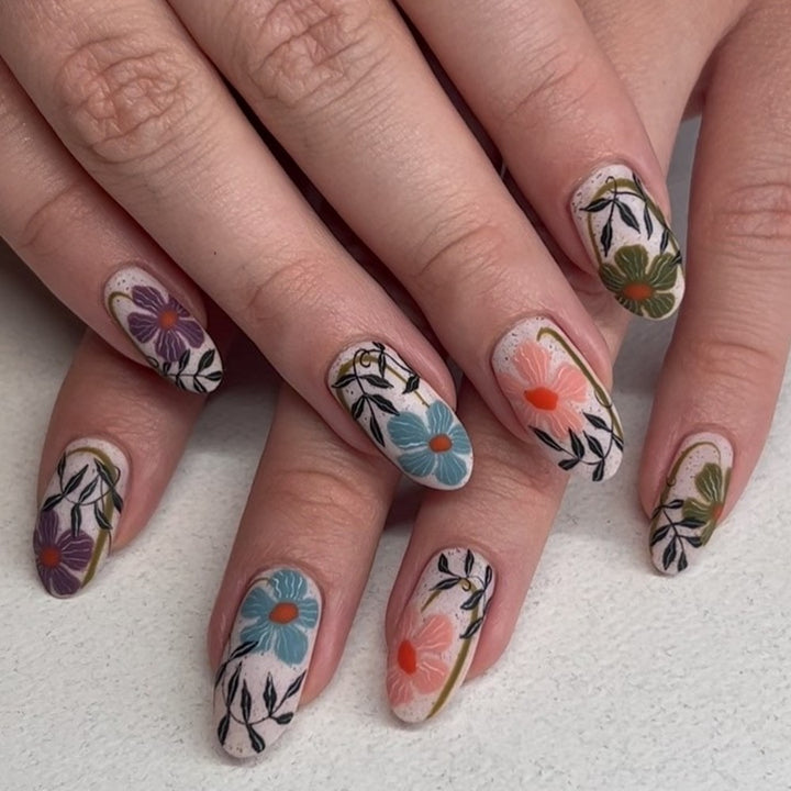 Artificial nails with floral accent Stornfield