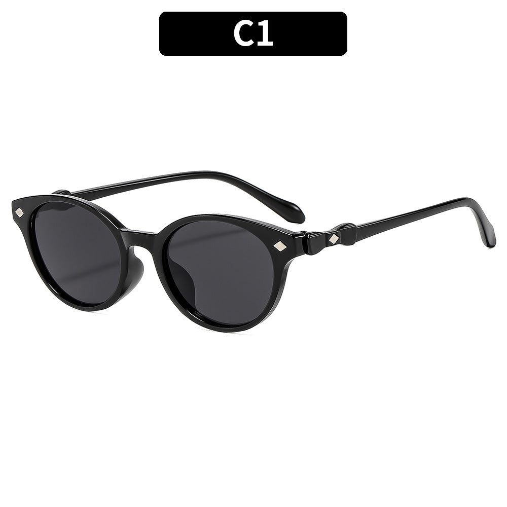 Elegant Vintage-Inspired Sunglasses