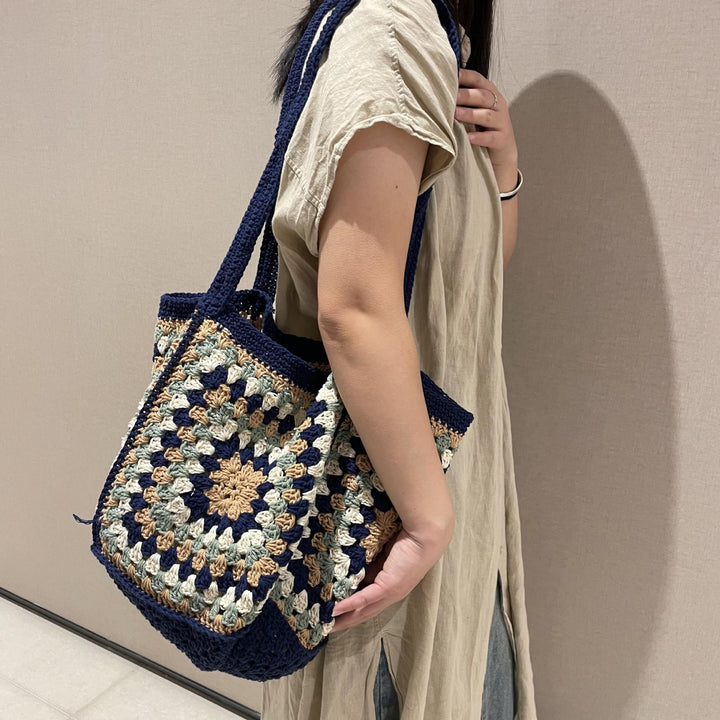Hand-knotted shoulder bag with vintage pattern Stornfield