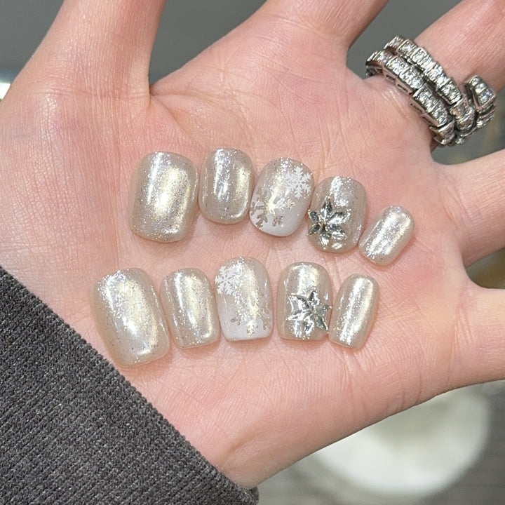 Artificial nails with festive snowflake design Stornfield