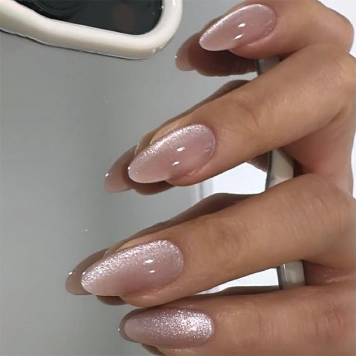 Elegant and glamorous nail art Stornfield
